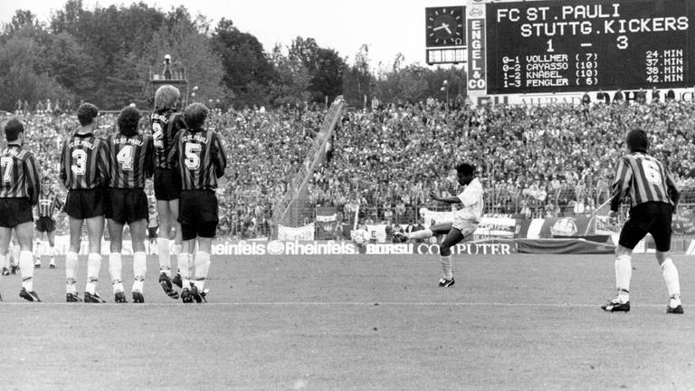 Die Stuttgarter Kickers im Relegationsspiel gegen den FC St. Pauli 1991 (Foto: IMAGO, Horstmüller)