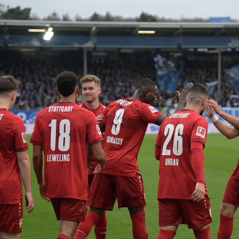 Der VfB Stuttgart bejubelt das zwischenzeitliche 2:0 bei Darmstadt 98 (Foto: IMAGO, HJS)