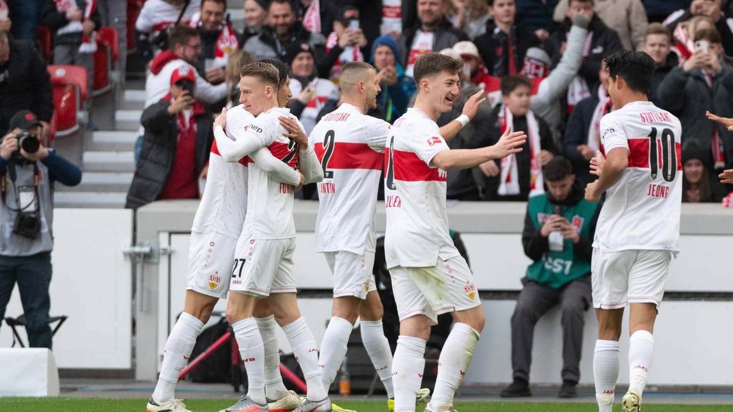 Der VfB Stuttgart spielt nach langer Durstsrecke mal wieder eine starke Saison. Das kann auch beim DFB nicht unbermerkt bleiben. (Foto: picture-alliance / Reportdienste, Picture Alliance)