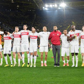 Der VfB Stuttgart feiert den 1:0-Sieg beim BVB (Foto: picture-alliance / Reportdienste, Picture Alliance)