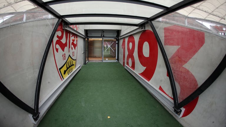 Neuer Spielertunnel in der Stuttgarter MHP Arena