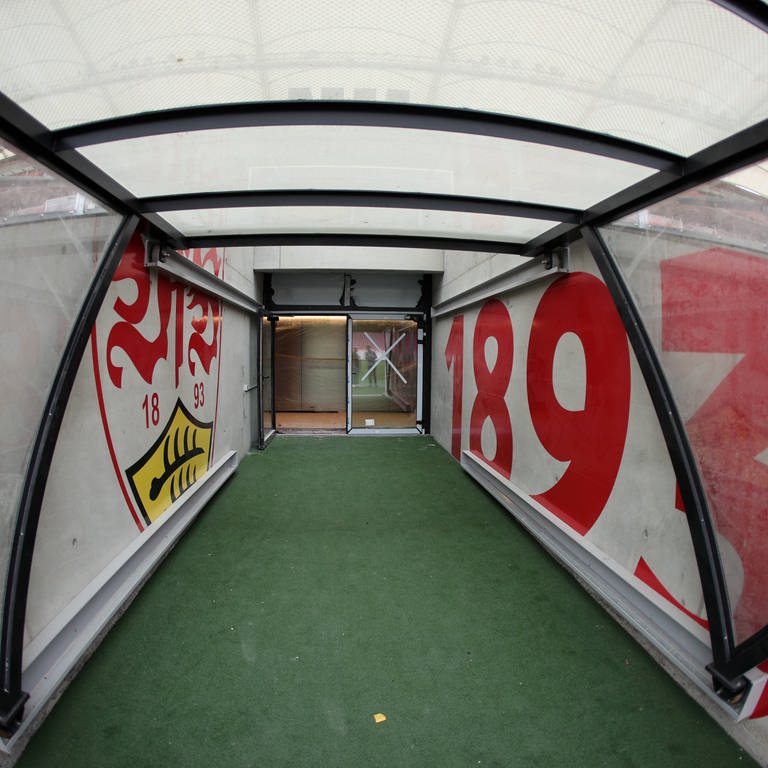 Neuer Spielertunnel in der Stuttgarter MHP Arena