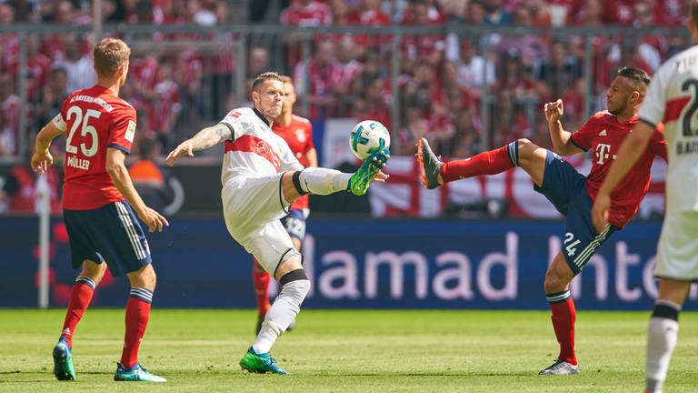 Gegen Daniel Ginczek (Mitte) und seine Teamkollegen hatten die Bayern am letzten Spieltag der Saison 201718 keine Chance. 