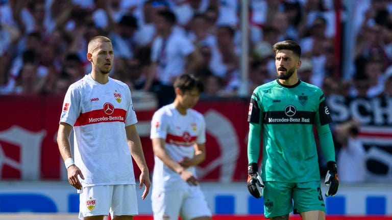Enttäuschte Spieler des VfB Stuttgart (Foto: picture-alliance / Reportdienste, Picture Alliance)