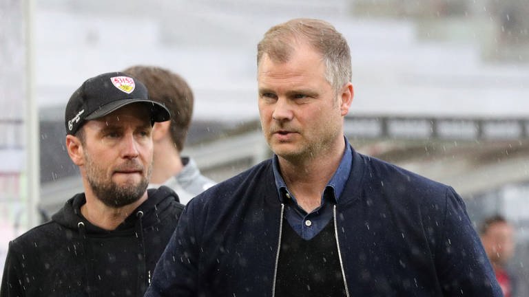Trainer Sebastian Hoeneß und Sportdirektor Fabian Wohlgemuth vom VfB Stuttgart