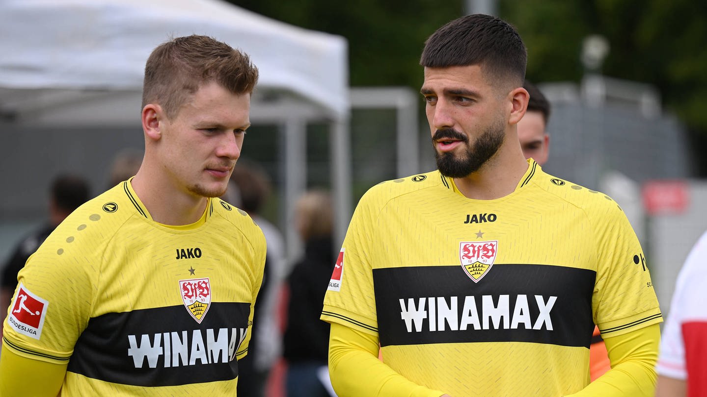 Alexander Nübel (li.) und Fabian Bredlow vom VfB Stuttgart (Foto: IMAGO, imago Images / ULMER Pressebildagentur)