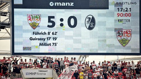 Anzeigetafel mit 5:0-Endstand im Spiel VfB Stuttgart - SC Freiburg