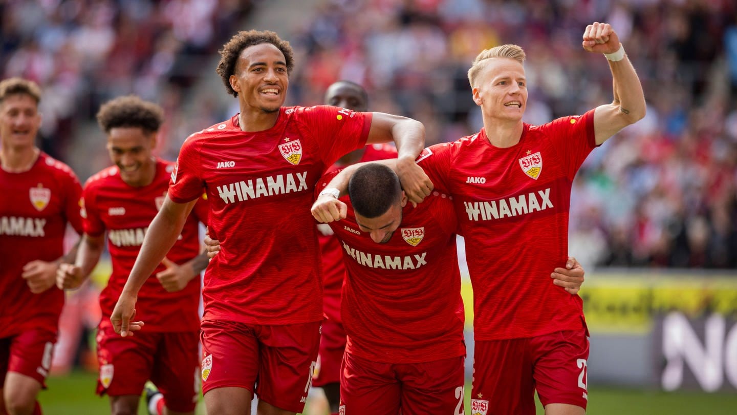 Die Spieler des VfB Stuttgart bejubeln den Sieg gegen Köln. (Foto: IMAGO, IMAGO / Moritz Müller)