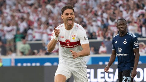 Dinos Mavropanos bejubelt sein Tor im Spiel gegen den HSV