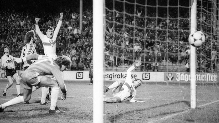 Halbfinalsieg des VfB Stuttgart gegen Borussia Dortmund im Pokal 1986 (Foto: IMAGO, Ferdi Hartung)