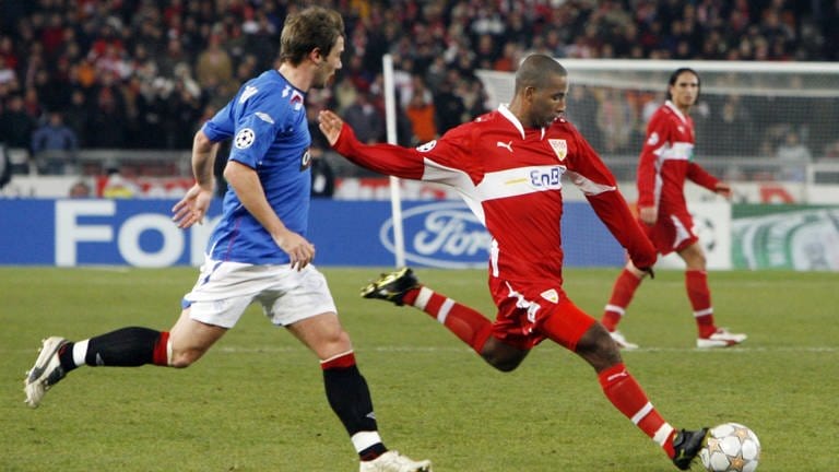 November 2007: Den einzigen Sieg in dieser Champions-League-Saison kann der VfB Stuttgart gegen die Glasgow Rangers einfahren. Die Stuttgarter schlagen die Rangers mit 3:2 – darunter Cacau (r.) als Torschütze zum 1:1. Mit nur drei Punkten aus sechs Spielen beendet der VfB als Tabellenletzter die Gruppenphase.