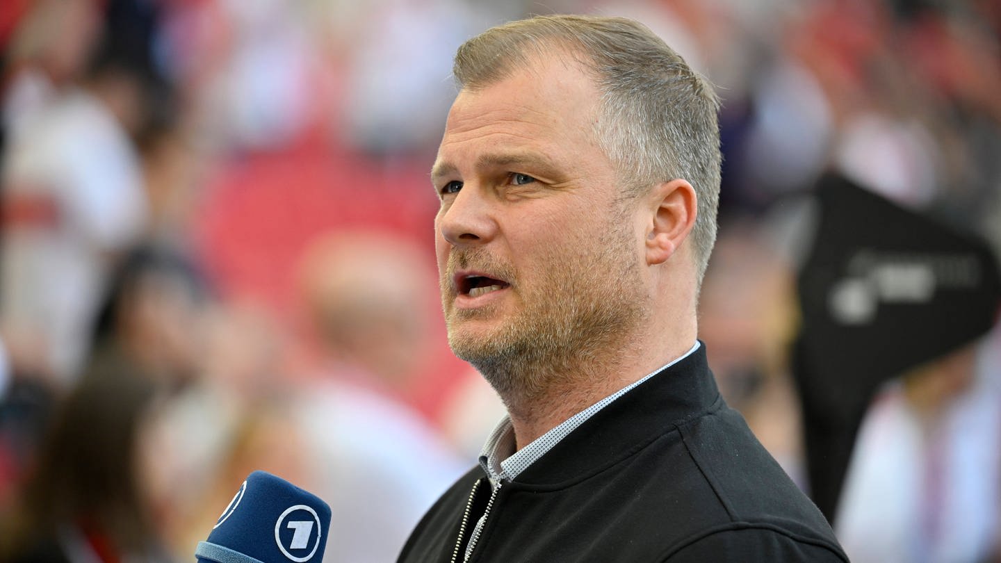 Der Sportdirektor des VfB Stuttgart Fabian Wohlgemuth im Interview mit SWR-Sport vor dem Heimspiel gegen den FC Bayern München (3:1). (Foto: IMAGO, Michael Weber)