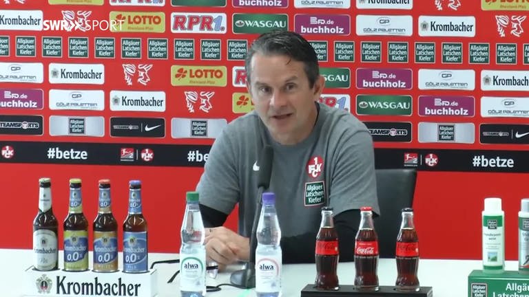 FCK-Trainer Dirk Schuster auf der Pressekonferenz vor dem Spiel gegen Arminia Bielefeld (Foto: SWR, SWR)