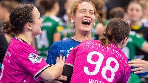 Die Metzinger Handballerinnen freuen sich über den Einzug ins Pokalfinale. (Foto: IMAGO, IMAGO / Eibner)