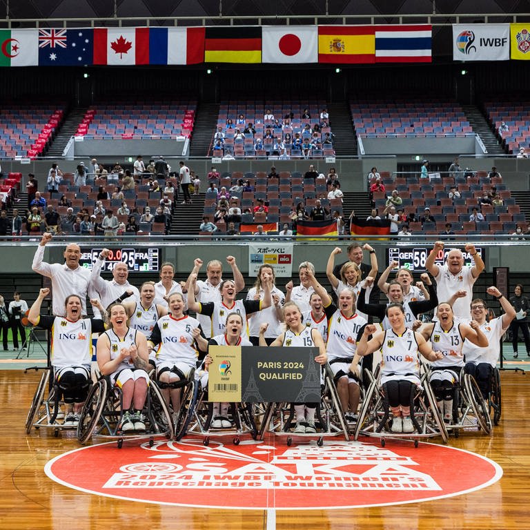 Großer Jubel bei den deutschen Rollstuhl-Basketballerinnen (Foto: IMAGO, Beautiful Sports)