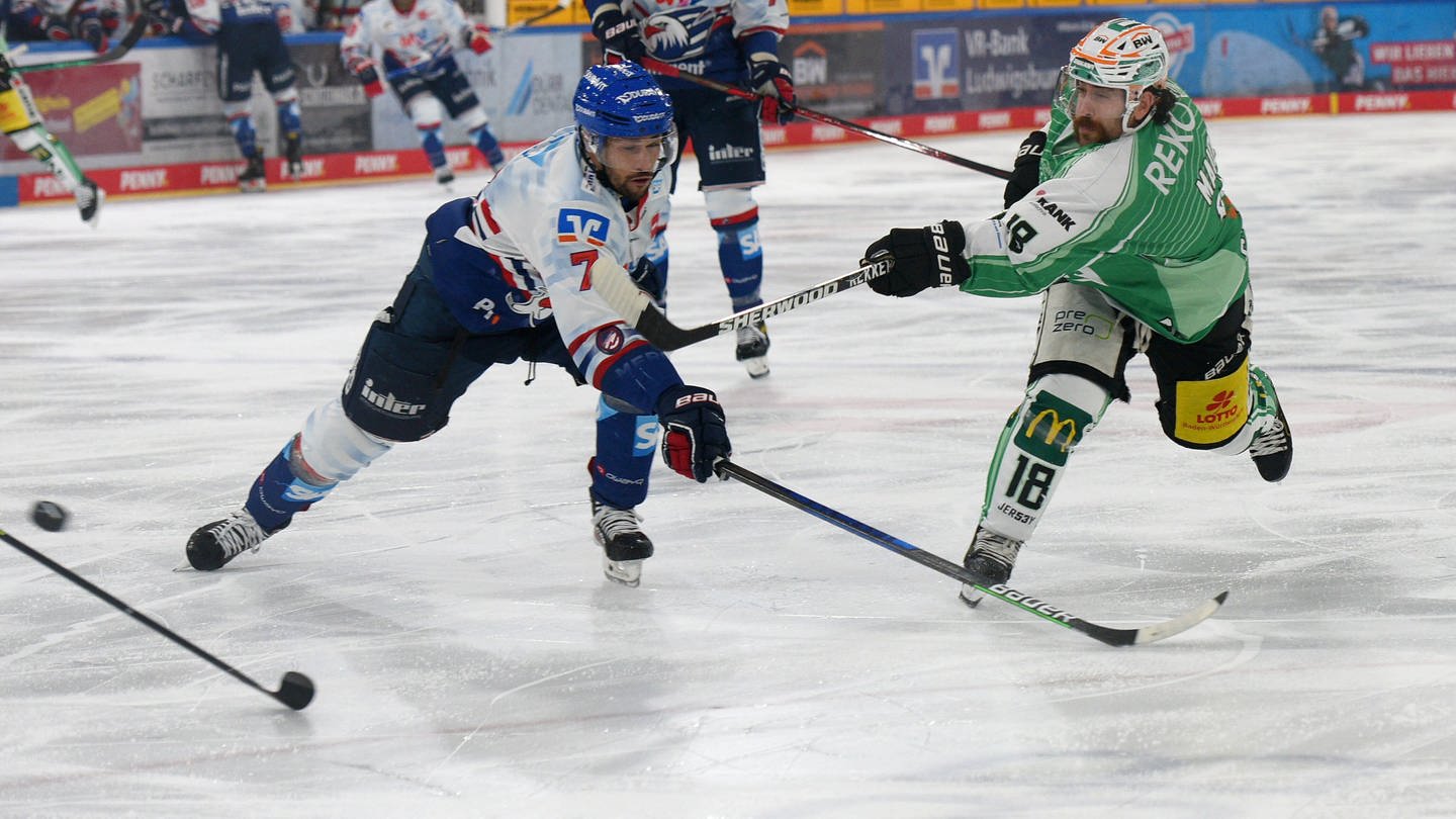 Szene aus dem Eishockey-Spiel zwischen Bietigheim Steelers und Adler Mannheim (Foto: IMAGO, IMAGO / Eibner)