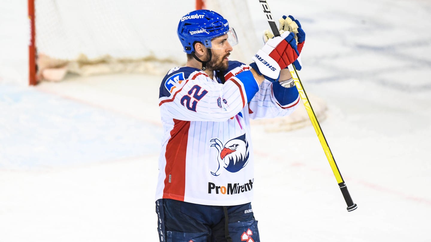 Matthias Plachta, Adler Mannheim (Foto: IMAGO, IMAGO / Hockeypics/Eva Fuchs)