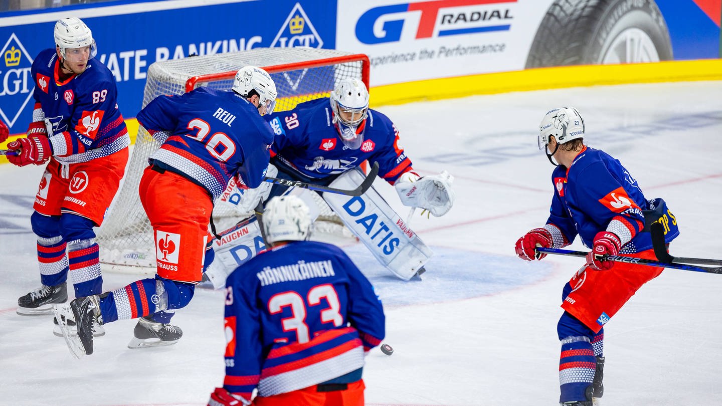 Die Adler Mannheim haben die erste Niederlage in der Hauptrunde der Champions Hockey League kassiert. (Foto: IMAGO, IMAGO / GEPA pictures)