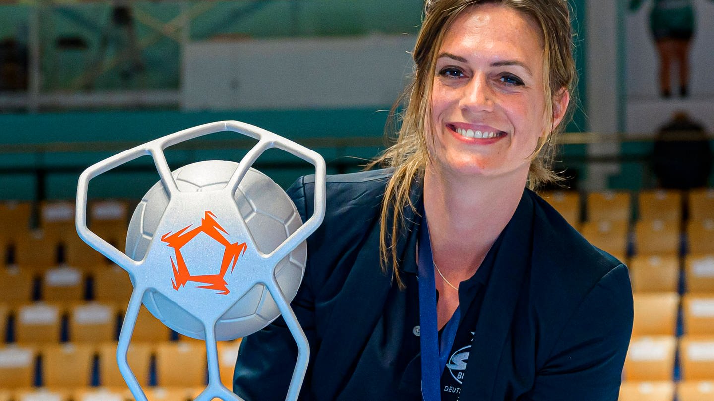 Der Double-Sieger 2023 der Handball Bundesliga Frauen und seine Geschäftsführerin Lena Backhaus beenden ihre Zusammenarbeit. (Foto: IMAGO, IMAGO / wolf-sportfoto)