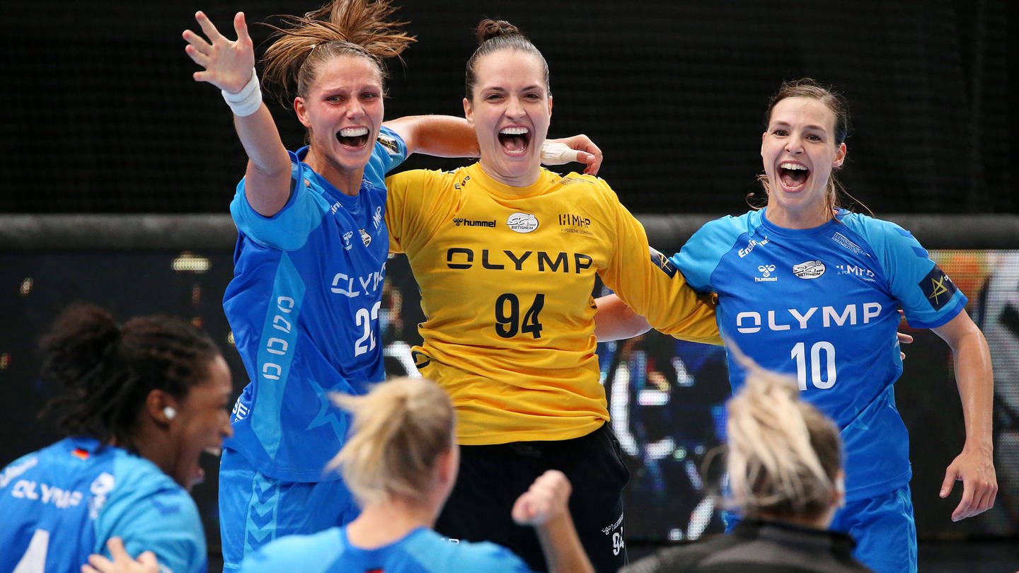 Xenia Smits jubelt mit der SG BBM Bietigheim in der Handball Champions League. (Foto: IMAGO, IMAGO/Alexander Keppler)