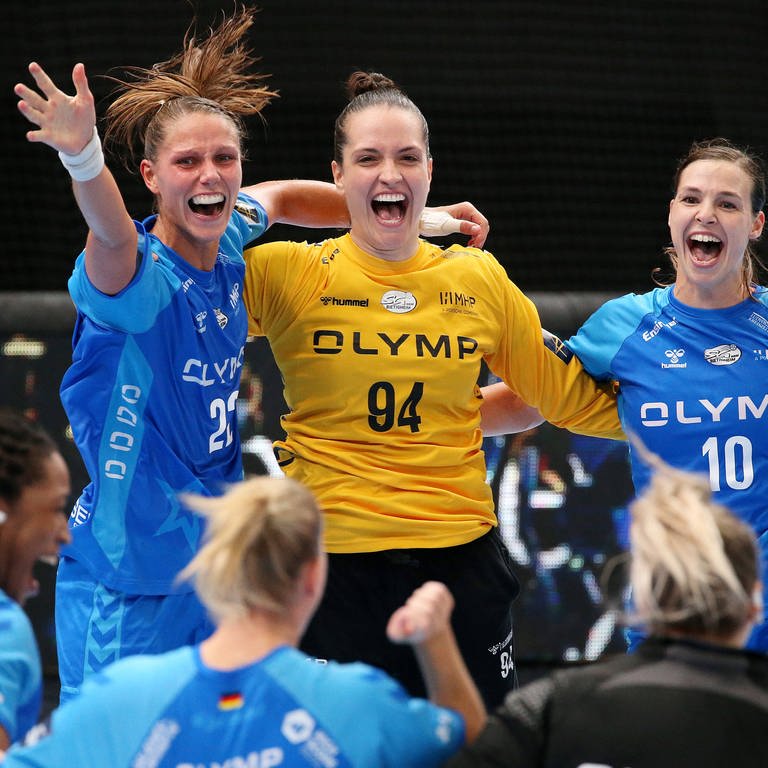 Xenia Smits jubelt mit der SG BBM Bietigheim in der Handball Champions League.