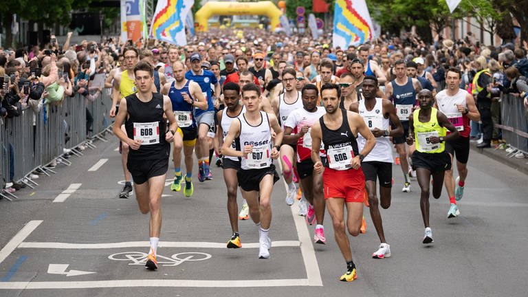 Rund 7.600 Läuferinnen und Läufer sind beim Gutenberg-Marathon in Mainz am Start.  (Foto: picture-alliance / Reportdienste, Picture Alliance)
