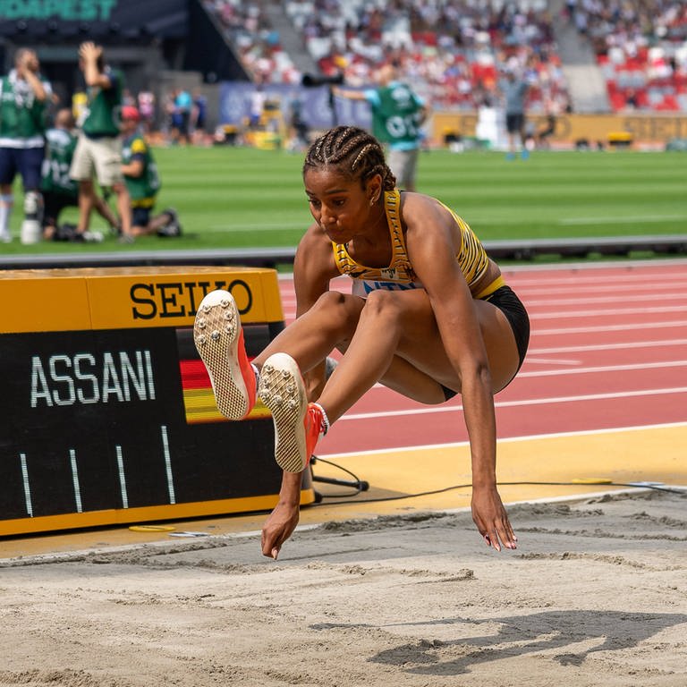 Weitspringerin Mikaelle Assani bei der Leichtathletik-WM in Budapest (Foto: IMAGO, IMAGO / Eibner)