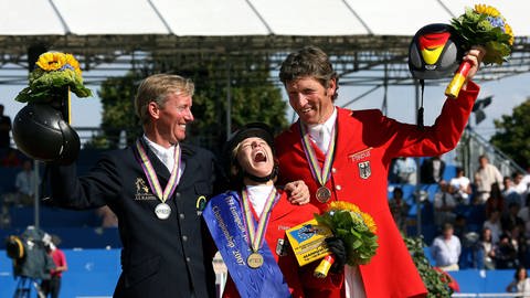 Siegerehrung bei der EM der Springreiter 2007: Meredith Michaels-Beerbaum gewinnt Gold, Schwager Ludger Bronze