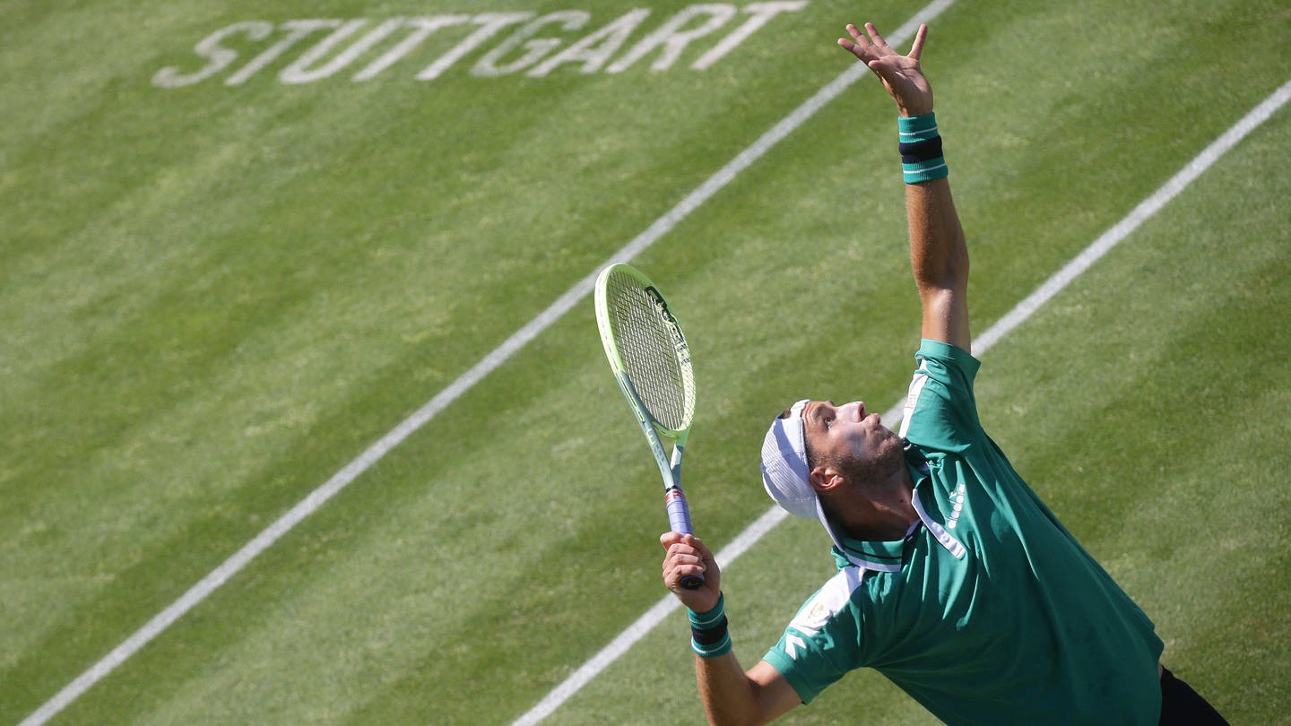 Tennisspieler Jan-Lennard Struff beim Aufschlag (Foto: IMAGO, Pressefoto Baumann)