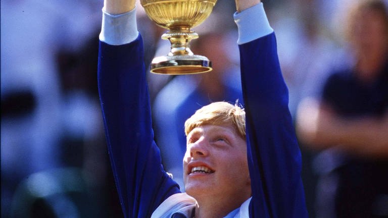 Boris Becker beim Wimbledon-Turnier 1985 (Foto: IMAGO, imago/Colorsport)