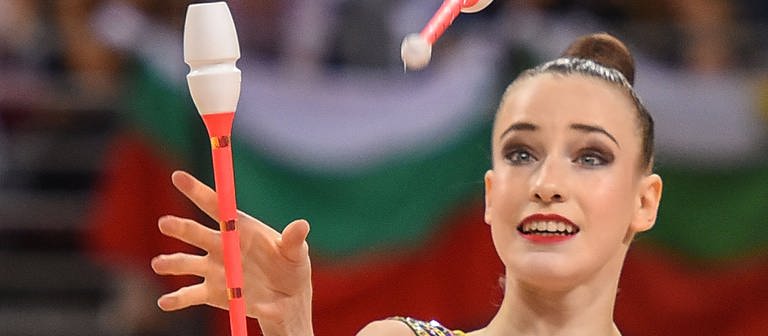 Darja Varfolomeev gewinnt bei den Weltmeisterschaften der Rhythmischen Sportgymnastik Gold mit den Keulen. (Foto: IMAGO, IMAGO / Jan Huebner)