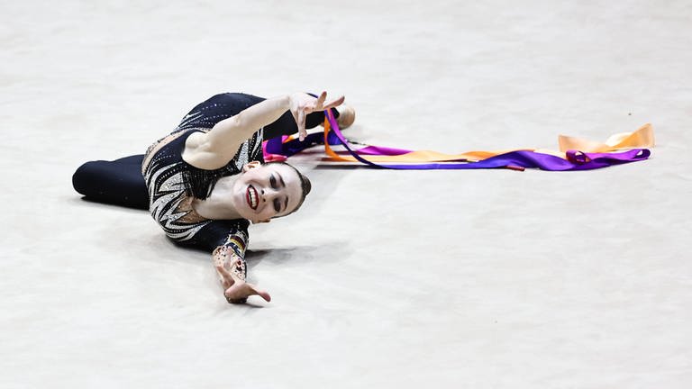 Darja Varfolomeev aus Fellbach-Schmiden hat bei den Europameisterschaften in der Rhythmischen Sportgymnastik in Baku eine Mehrkampf-Medaille knapp verpasst. (Foto: IMAGO, IMAGO / Schreyer)
