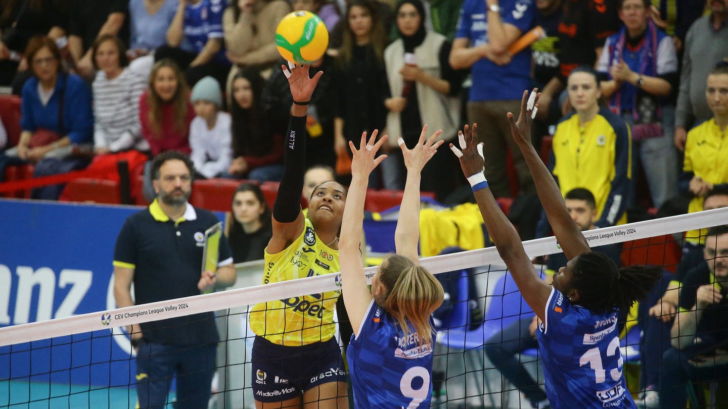 Spielszene, Volleyball, MTV Stuttgart vs. Fenerbahce Istanbul (Foto: IMAGO, IMAGO / Pressefoto Baumann)