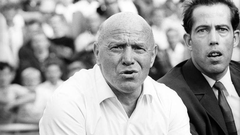 Als Georg Knöpfle 1970 sein letztes Bundesliga Spiel leitete, war der damalige HSV-Trainer 65 Jahre und 353 Tage alt. Durch eine schwere Verletzung musst er seine Karriere schon mit 30 Jahren beenden und startete eine Karriere als Trainer,   (Foto: IMAGO, Ferdi Hartung)