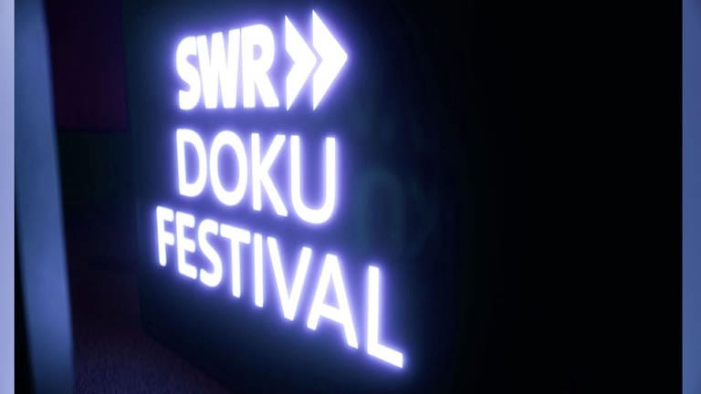 Leuchtschrift SWR Doku Festival