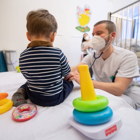 Kinderkliniken wegen aktueller Krankheitswelle im Ausnahmezustand (Foto: dpa Bildfunk, Picture Alliance)