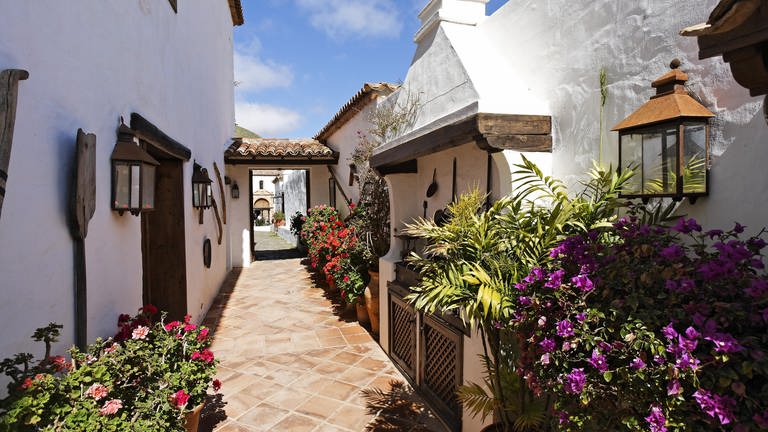 Wer es idylisch und enspannt mag, ist in der kleinen Stadt Betancuria auf Fuerteventura gut aufgehoben. (Foto: dpa Bildfunk, Picture Alliance)