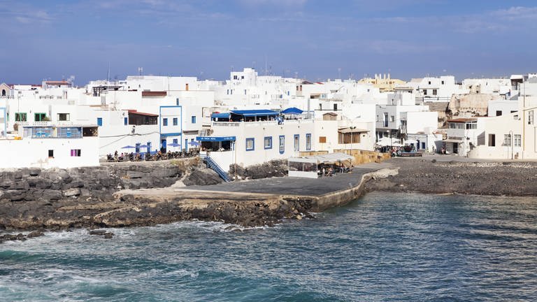 Abseits des Trubels liegt die Hafenstadt El Cotillo auf Fuerteventura (Foto: dpa Bildfunk, Picture Alliance)
