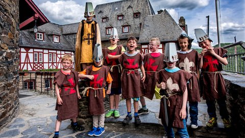 Kinder in Ritteruniform Bacharach  (Foto: diejugendherbergen.de)