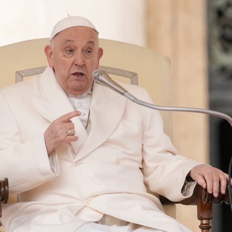 Papst Franziskus hält eine Rede während seiner wöchentlichen Generalaudienz auf dem Petersplatz.  (Foto: dpa Bildfunk, Picture Alliance)