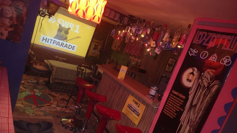Eine Bar in Abtsgmünd, in der eine Hitparaden-Party stattfindet (Foto: Ralf Abele aus Abtsgmünd)