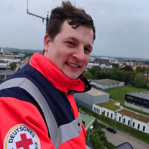 Hörernachricht mit einem Selfie bei der Arbeit von Lennart einem Rettungssanitäter. (Foto: SWR)