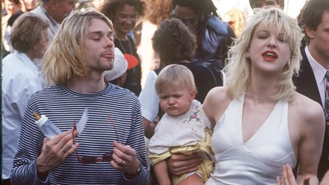 Kurt Cobain, Courtney Love und ihre Tochter Frances Bean Cobain bei  den MTV Music Awards 1993. (Foto: picture-alliance / Reportdienste, Picture Alliance)