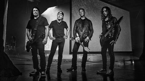 Metallica - schwarzweiß-Foto der Band. Metallica kündigen neue Album "72 Seasons" und Single Lux Æterna sowie eine Welttournee an. (Foto: Tim Saccenti)