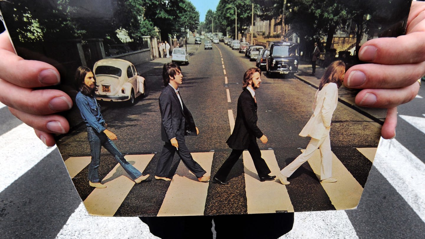 Zebrastreifen auf der Abbey Road (Foto: dpa Bildfunk, epa Andy Rain)