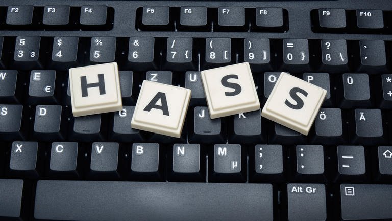Tastatur mit den Buchstaben HASS (Foto: dpa Bildfunk, Sascha Steinach)