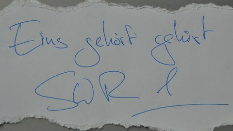 Handschriftlicher Zettel (Foto: SWR)