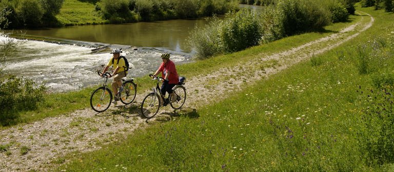 Radfahrer am Ufer der Ammer bei Weilheim (Foto: picture-alliance / Reportdienste, Picture Alliance)