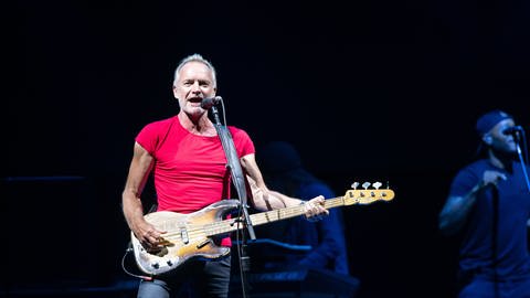 STING performs in front of thousands of people on the stage of the Lucca summer festival in Piazza Napoleone in Lucca (Foto: picture-alliance / Reportdienste, picture alliance/Pacific Press Agency)