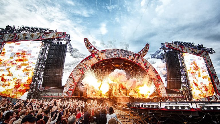 The Australian rock band ACDC performs a live concert at Valle Hovin Stadion in Oslo as part of the Rock or Bust World 2015 Tour. (Foto: picture-alliance / Reportdienste, PYMCA/Photoshot)